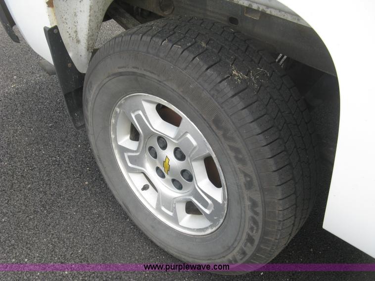 image for item L6359 2008 Chevrolet Silverado 1500 LT Crew Cab pickup truck