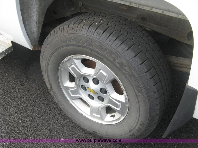 image for item L6359 2008 Chevrolet Silverado 1500 LT Crew Cab pickup truck