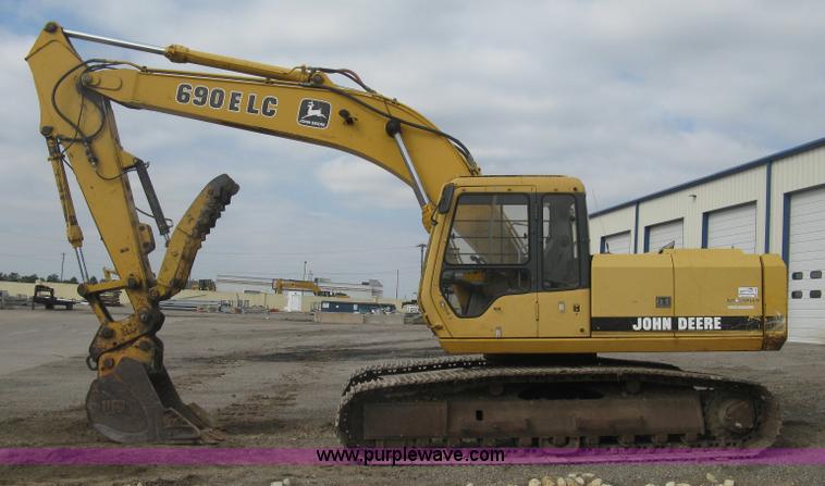 image for item L6360 1995 John Deere 690E LC excavator