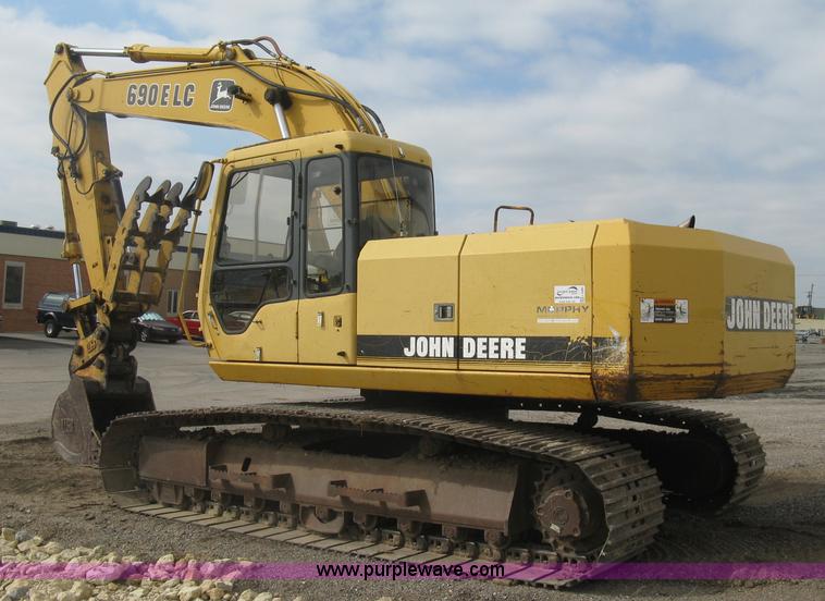image for item L6360 1995 John Deere 690E LC excavator