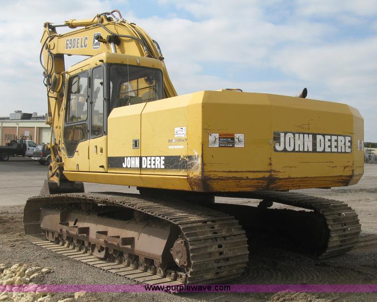 image for item L6360 1995 John Deere 690E LC excavator
