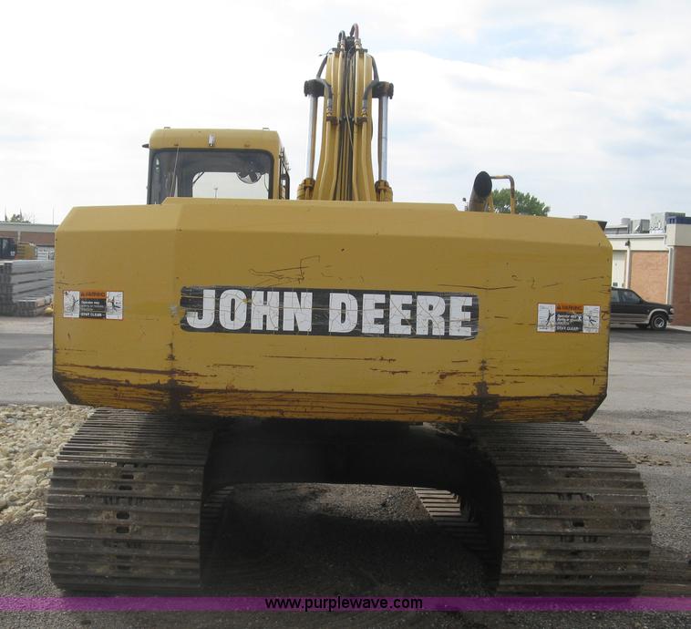 image for item L6360 1995 John Deere 690E LC excavator