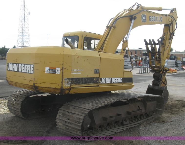 image for item L6360 1995 John Deere 690E LC excavator