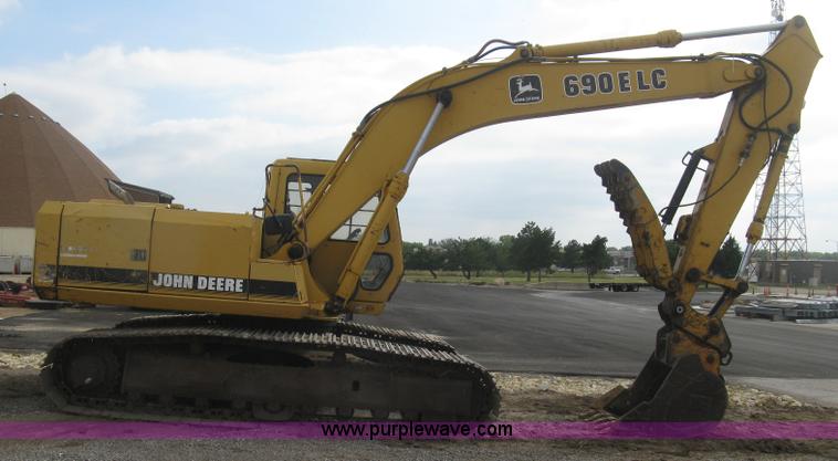 image for item L6360 1995 John Deere 690E LC excavator