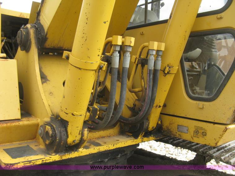 image for item L6360 1995 John Deere 690E LC excavator