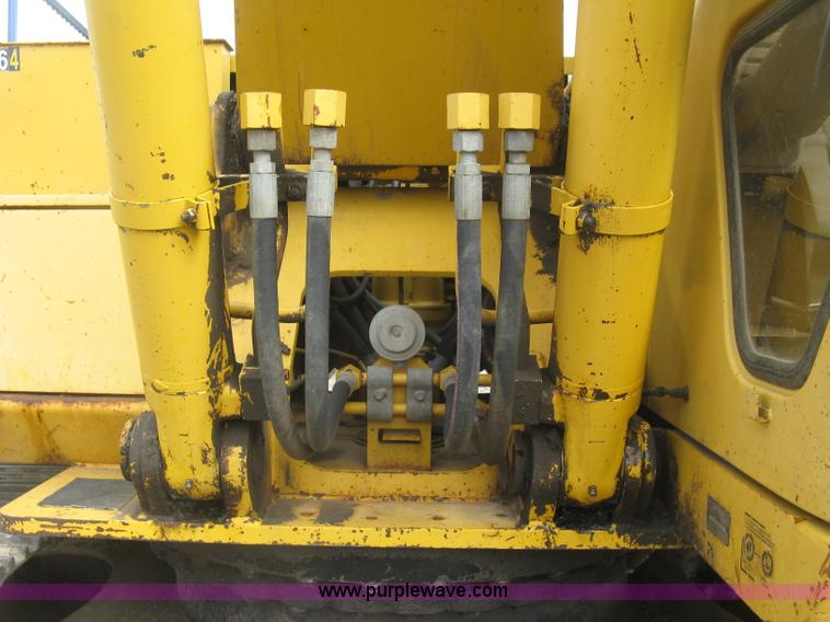 image for item L6360 1995 John Deere 690E LC excavator