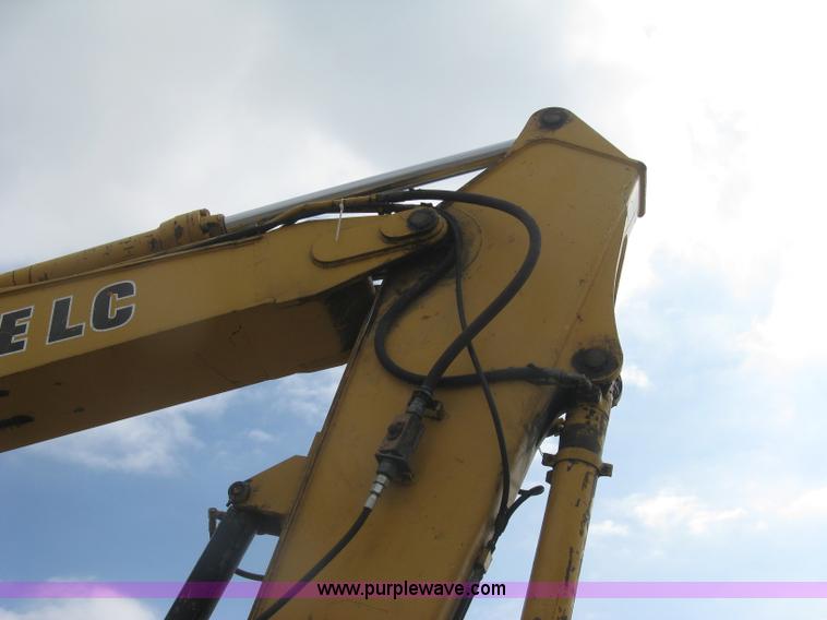 image for item L6360 1995 John Deere 690E LC excavator
