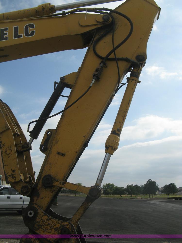 image for item L6360 1995 John Deere 690E LC excavator