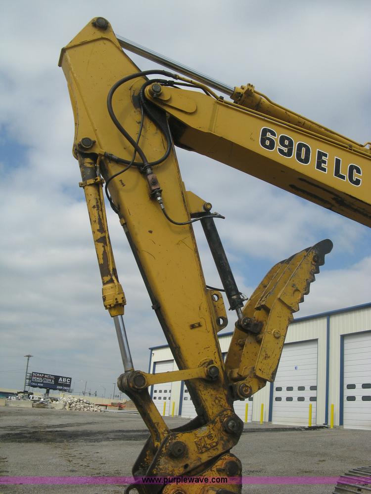 image for item L6360 1995 John Deere 690E LC excavator