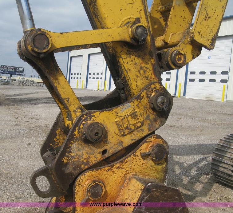 image for item L6360 1995 John Deere 690E LC excavator