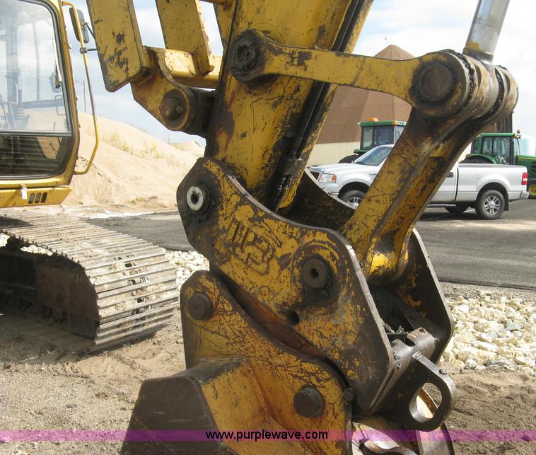 image for item L6360 1995 John Deere 690E LC excavator