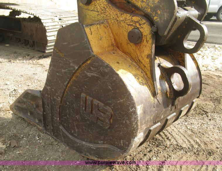 image for item L6360 1995 John Deere 690E LC excavator