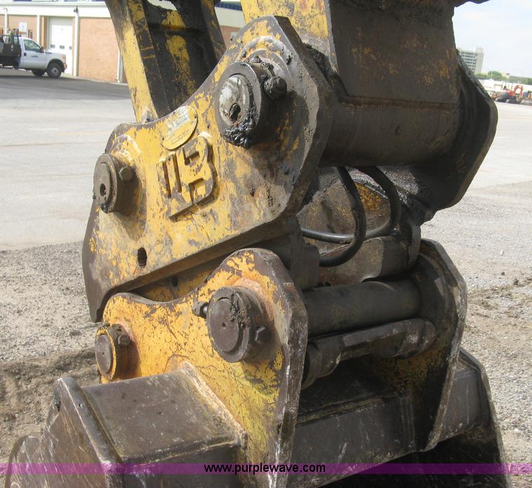 image for item L6360 1995 John Deere 690E LC excavator