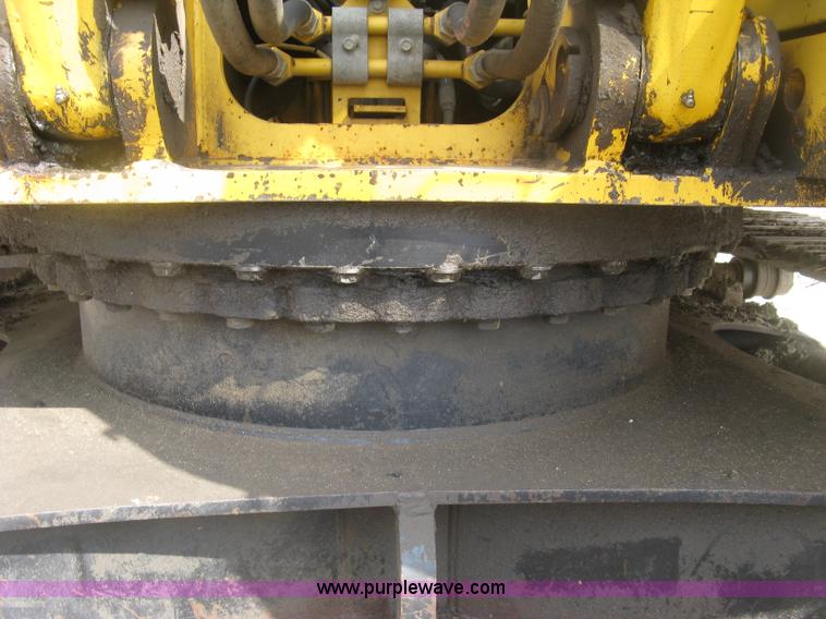 image for item L6360 1995 John Deere 690E LC excavator