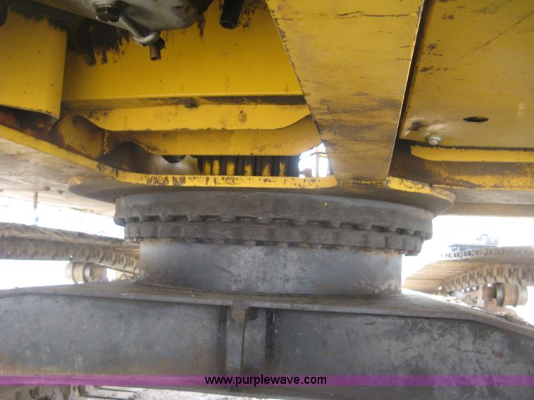 image for item L6360 1995 John Deere 690E LC excavator