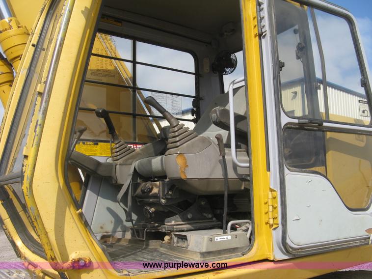 image for item L6360 1995 John Deere 690E LC excavator