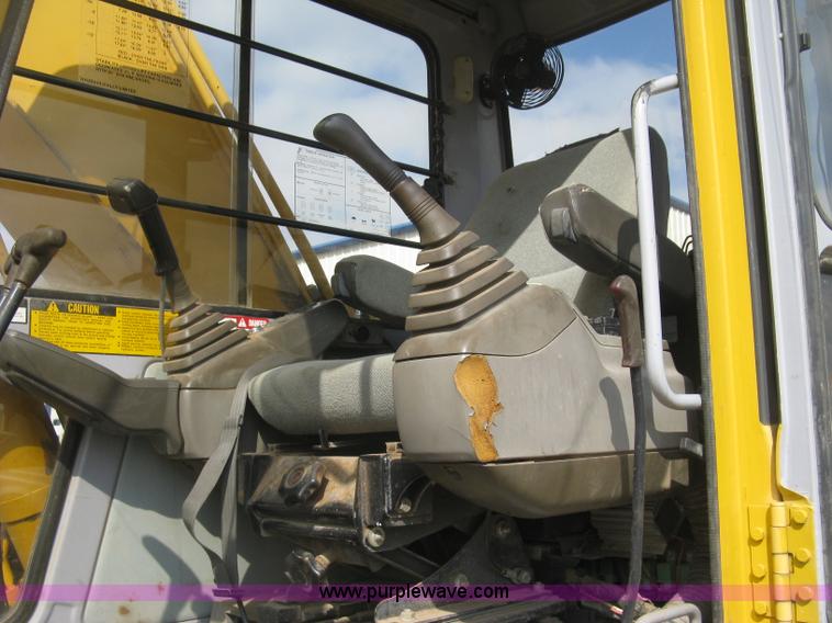 image for item L6360 1995 John Deere 690E LC excavator