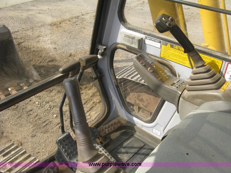 image for item L6360 1995 John Deere 690E LC excavator