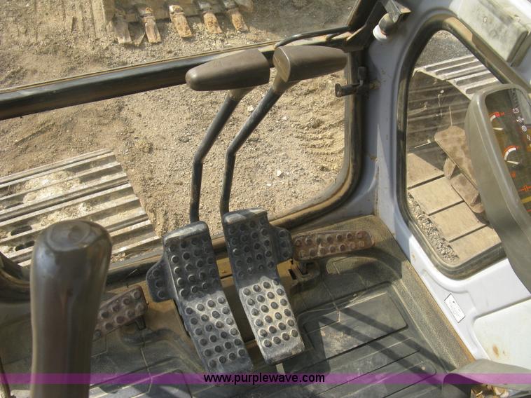 image for item L6360 1995 John Deere 690E LC excavator