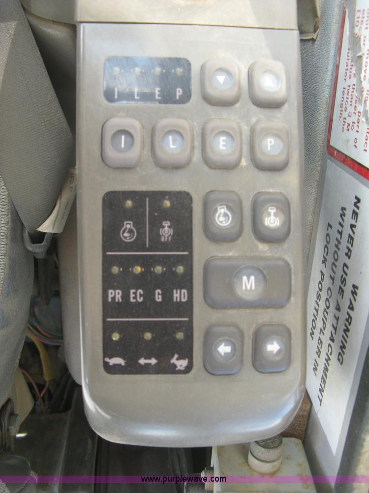 image for item L6360 1995 John Deere 690E LC excavator