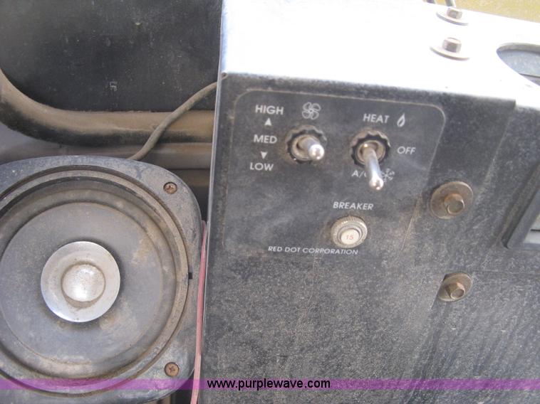 image for item L6360 1995 John Deere 690E LC excavator