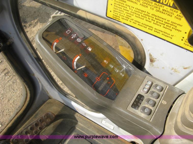 image for item L6360 1995 John Deere 690E LC excavator