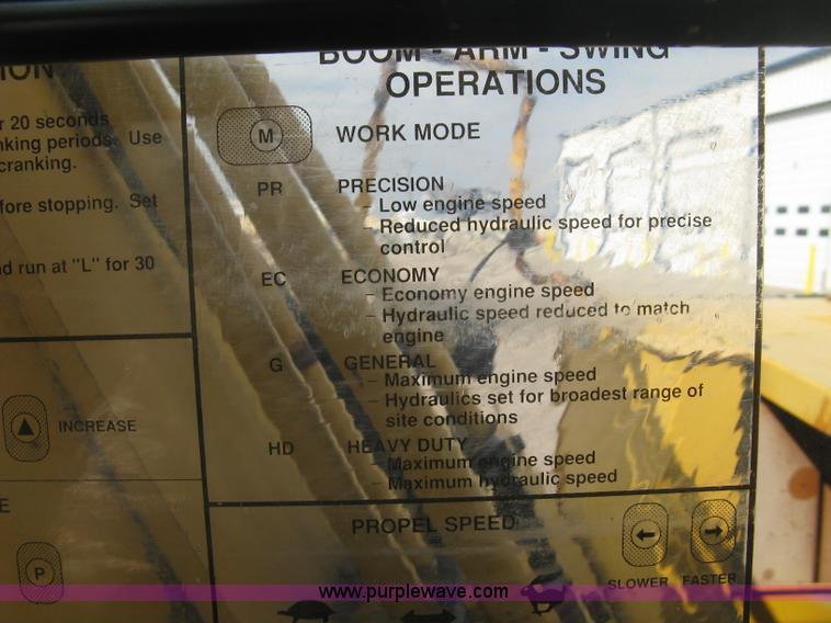 image for item L6360 1995 John Deere 690E LC excavator