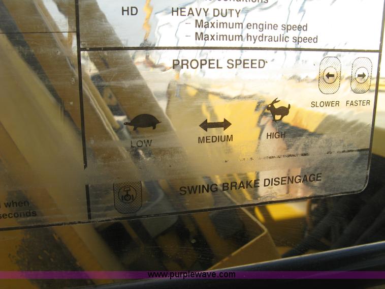 image for item L6360 1995 John Deere 690E LC excavator