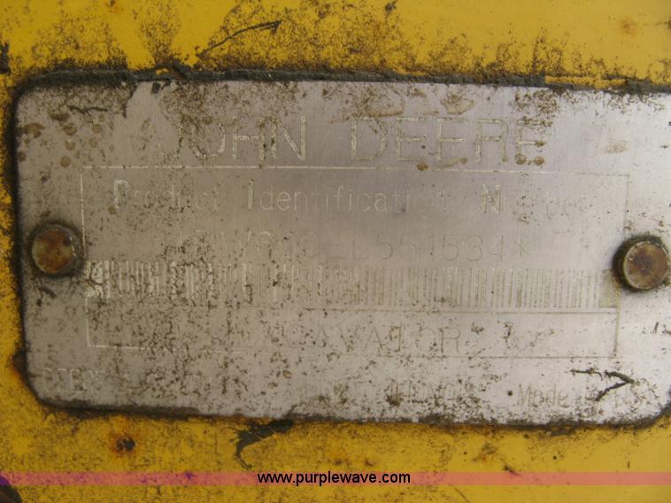 image for item L6360 1995 John Deere 690E LC excavator