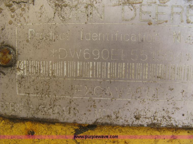 image for item L6360 1995 John Deere 690E LC excavator