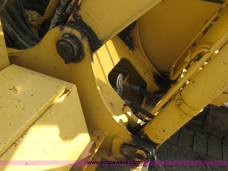 image for item L6360 1995 John Deere 690E LC excavator