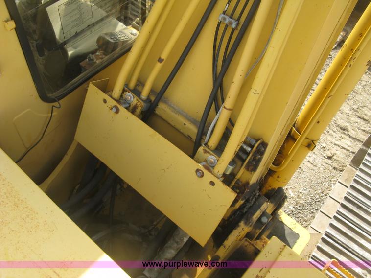image for item L6360 1995 John Deere 690E LC excavator
