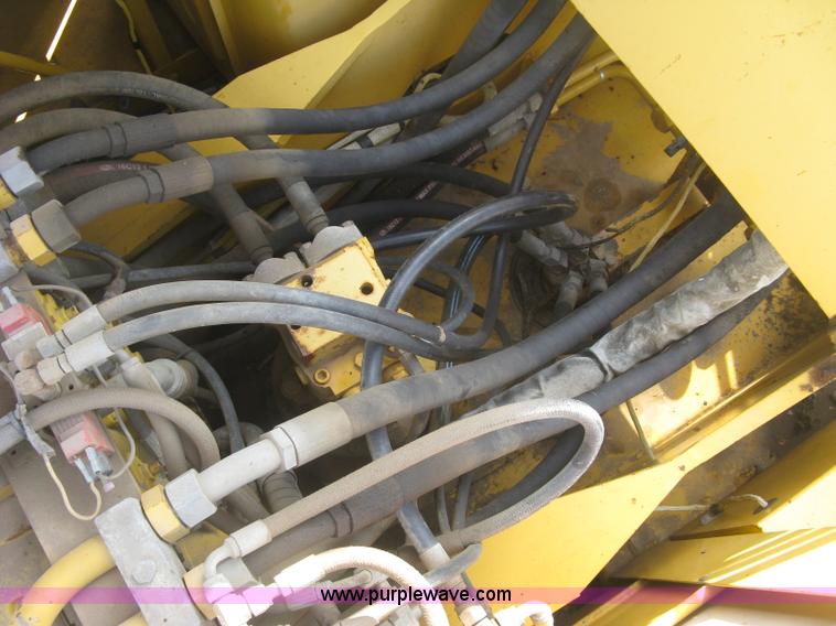 image for item L6360 1995 John Deere 690E LC excavator