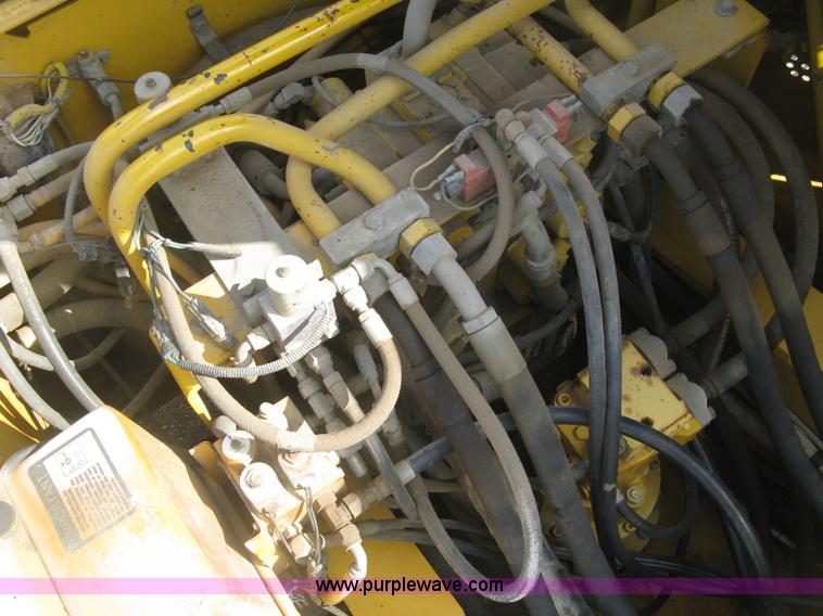 image for item L6360 1995 John Deere 690E LC excavator