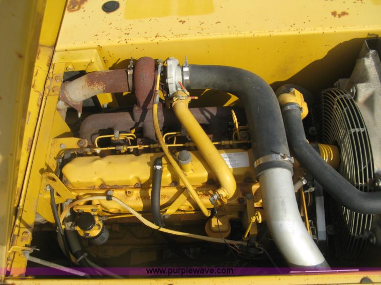 image for item L6360 1995 John Deere 690E LC excavator