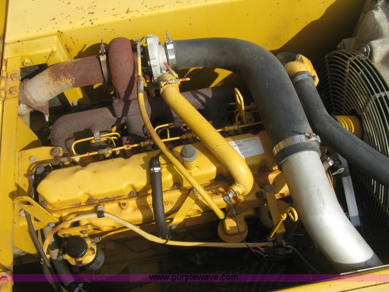 image for item L6360 1995 John Deere 690E LC excavator