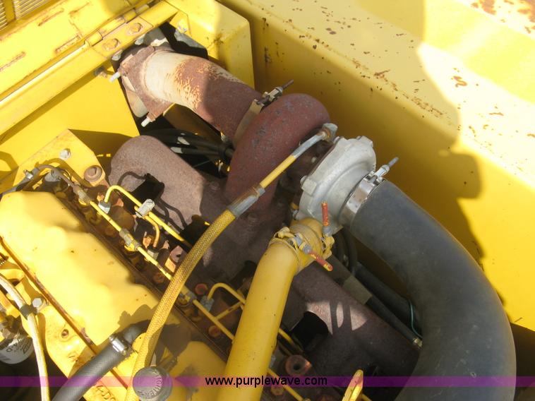 image for item L6360 1995 John Deere 690E LC excavator
