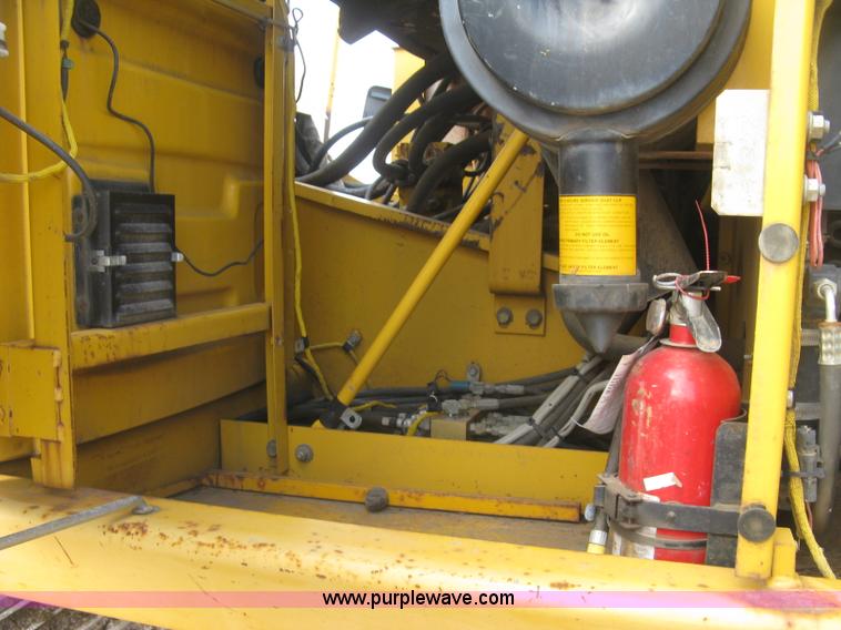 image for item L6360 1995 John Deere 690E LC excavator