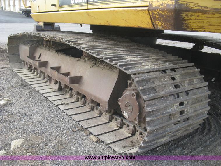 image for item L6360 1995 John Deere 690E LC excavator