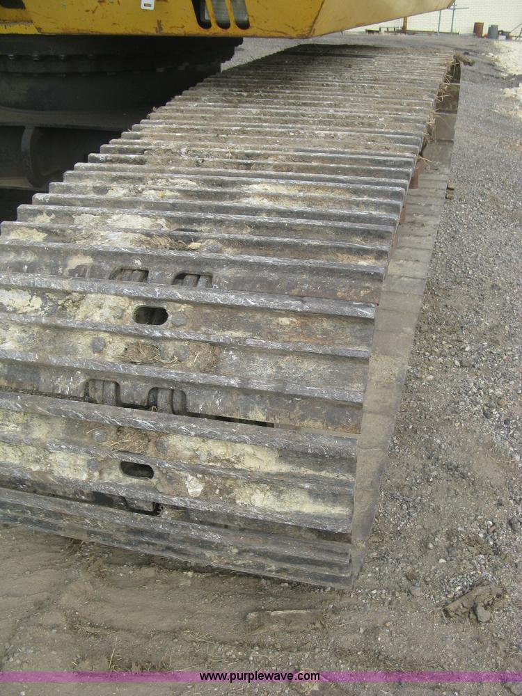 image for item L6360 1995 John Deere 690E LC excavator