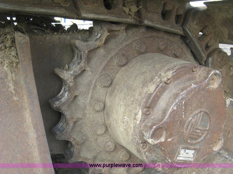 image for item L6360 1995 John Deere 690E LC excavator