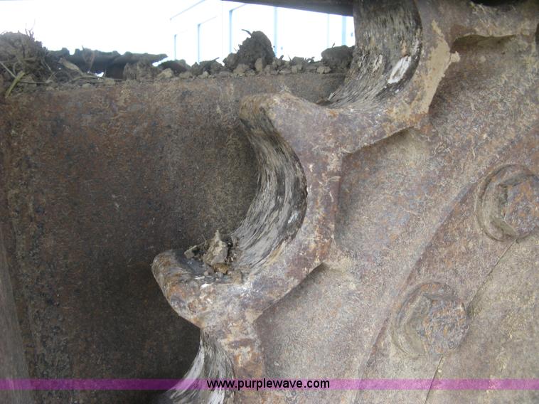 image for item L6360 1995 John Deere 690E LC excavator