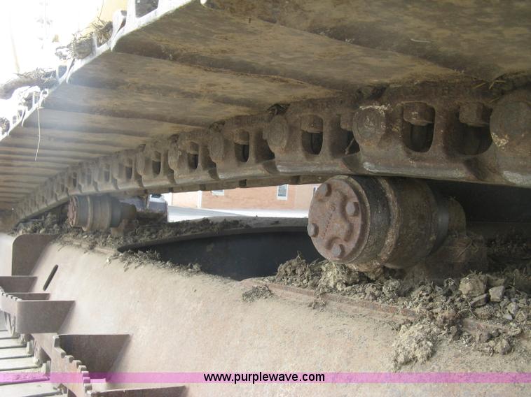 image for item L6360 1995 John Deere 690E LC excavator