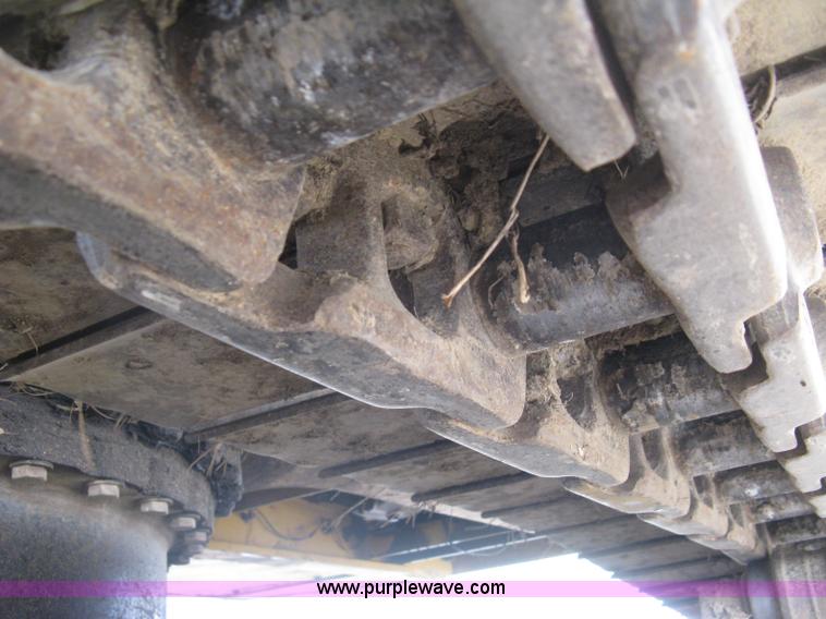 image for item L6360 1995 John Deere 690E LC excavator