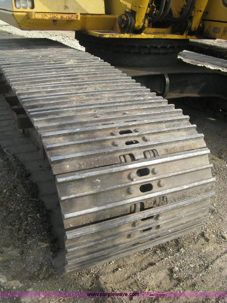 image for item L6360 1995 John Deere 690E LC excavator