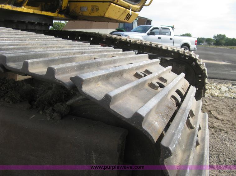 image for item L6360 1995 John Deere 690E LC excavator