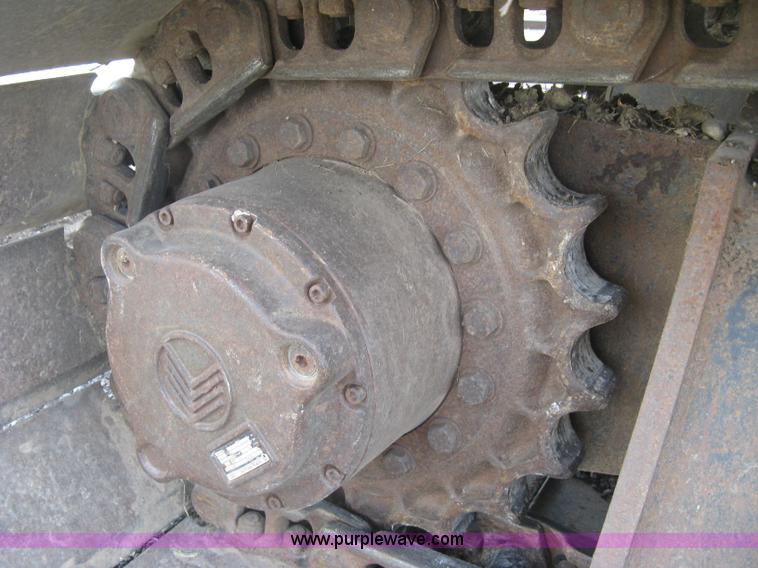 image for item L6360 1995 John Deere 690E LC excavator