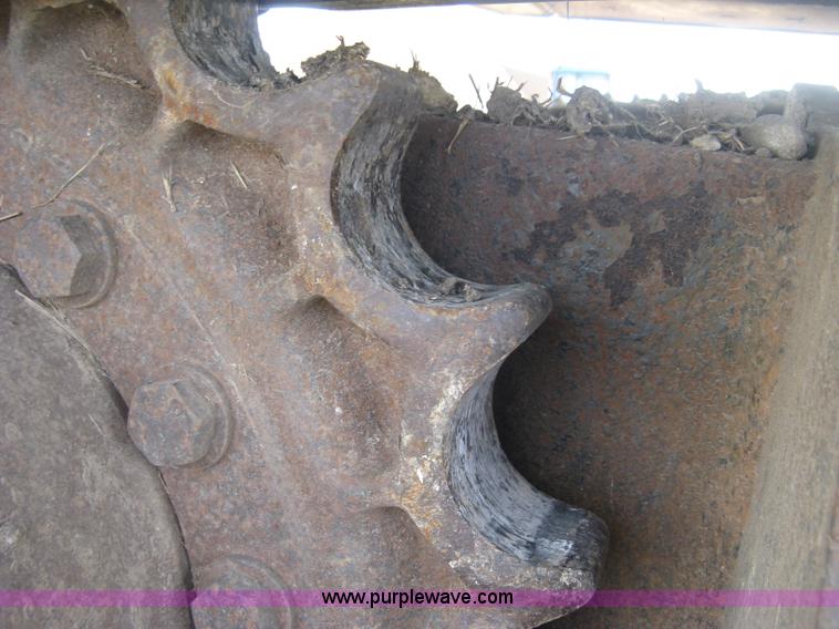 image for item L6360 1995 John Deere 690E LC excavator