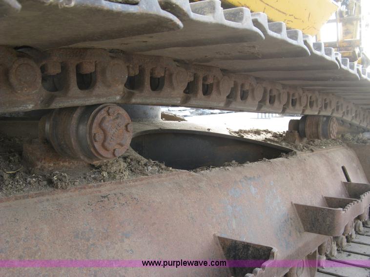 image for item L6360 1995 John Deere 690E LC excavator