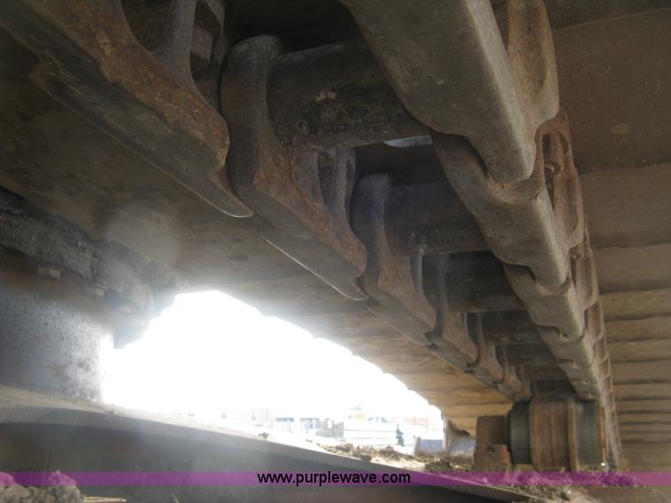 image for item L6360 1995 John Deere 690E LC excavator